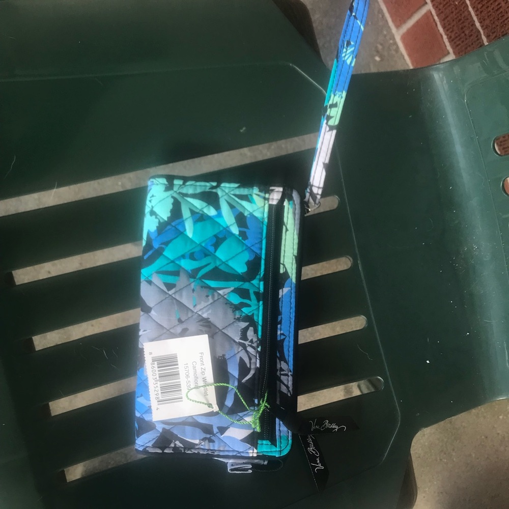 NWT Vera Bradley Front Zip Wristlet